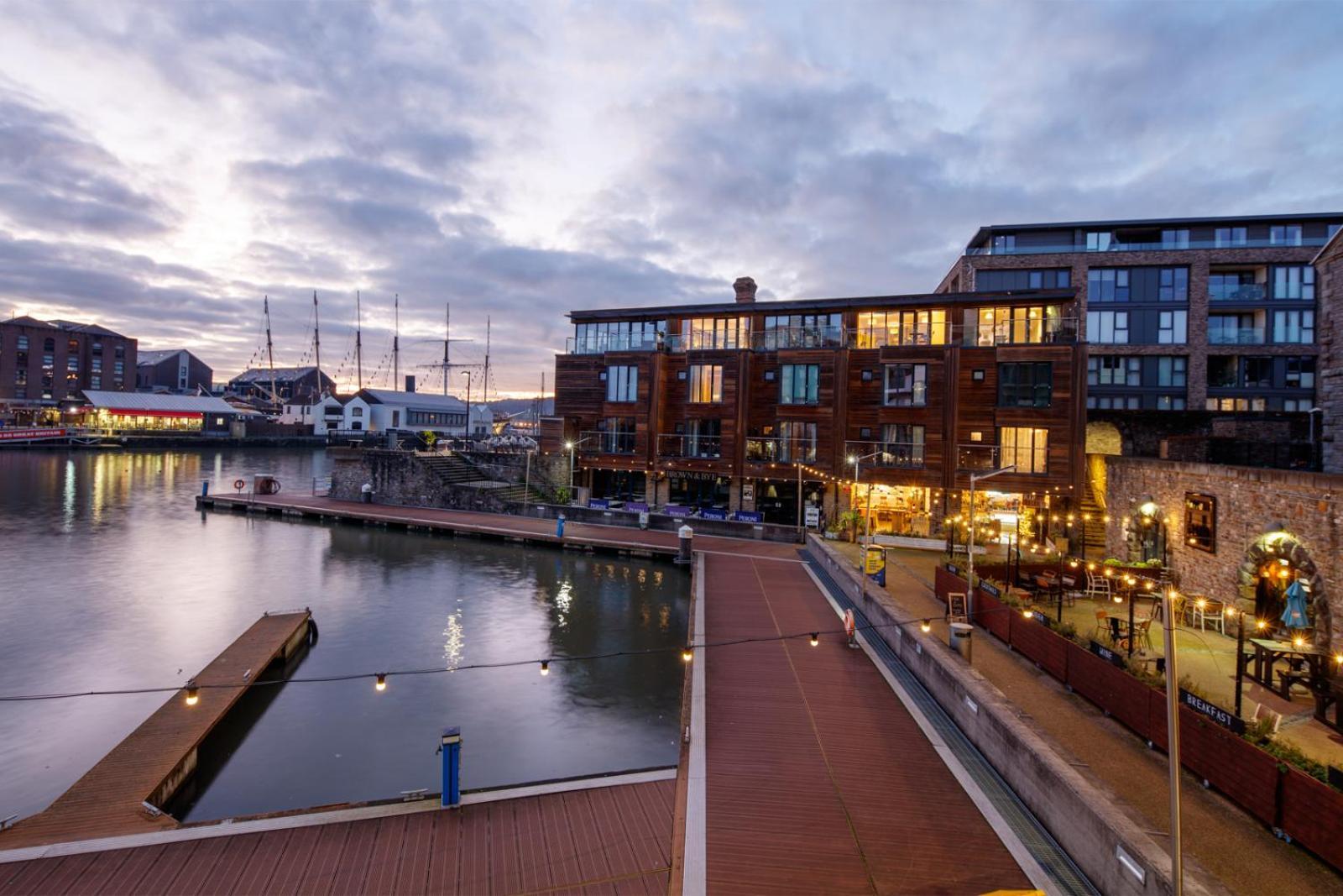 The Boat House Apartment By Cliftonvalley Apartments Bristol Exterior photo
